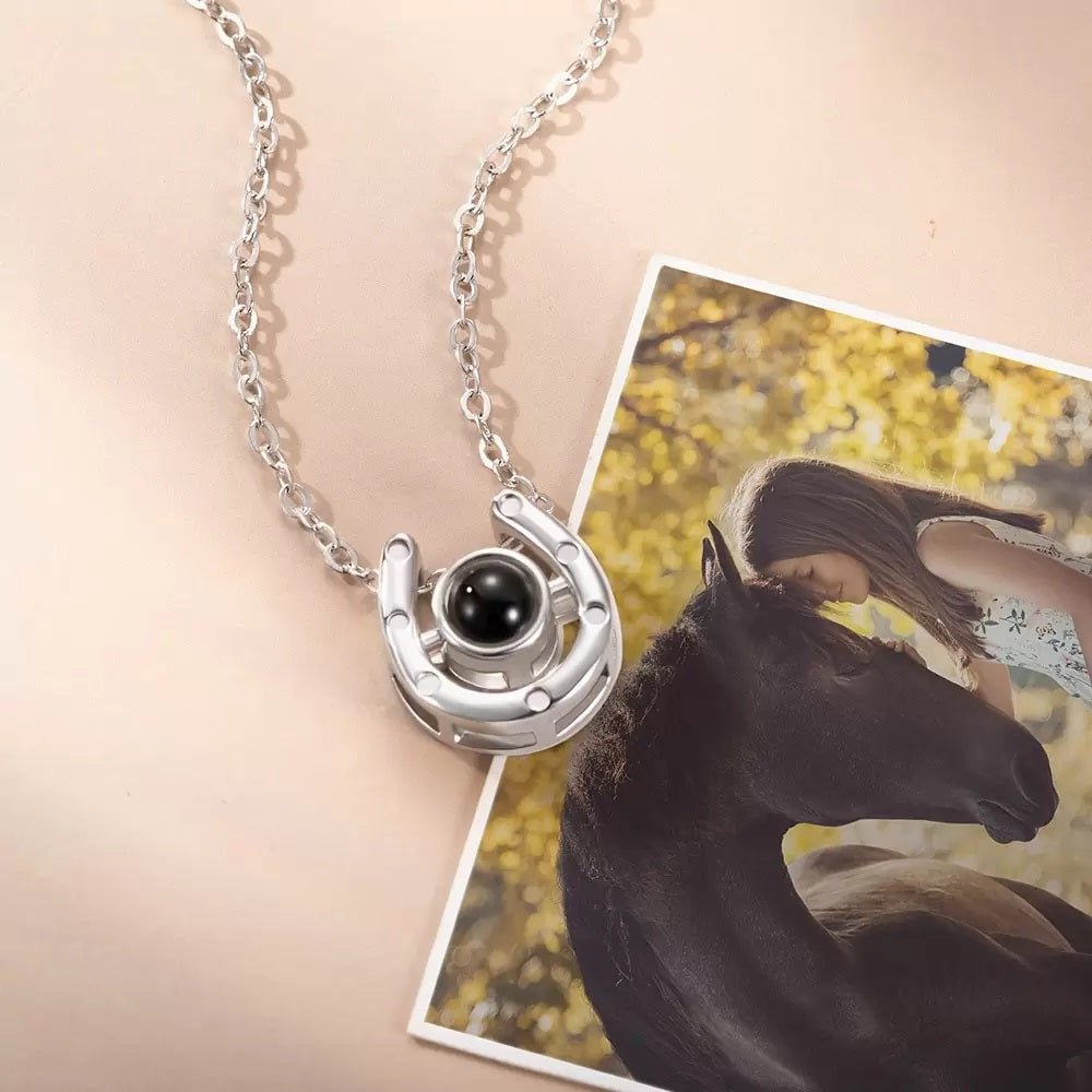 Horseshoe Projection Necklace - United Bracelets